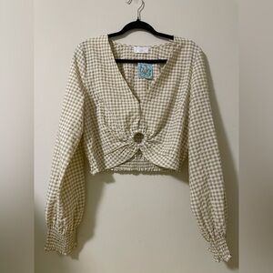 NWT ish Boutique Cropped Gingham Keyhole Top in tan and‎ white - L